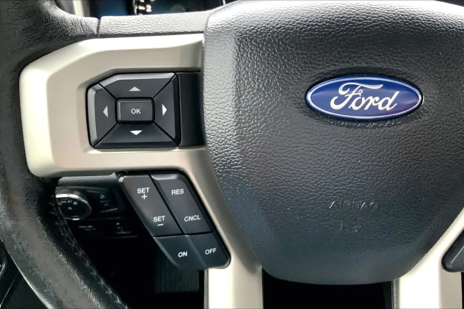 Used 2020 Rapid Red Metallic Tinted Clearcoat Ford LARIAT image 24