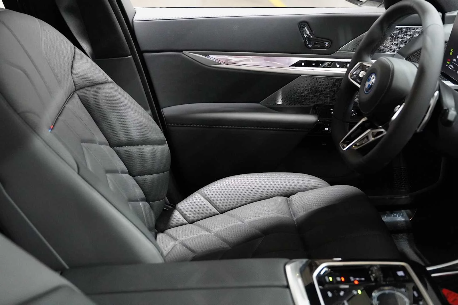 New 2026 Brooklyn Grey Metallic BMW 750e xDrive image 10