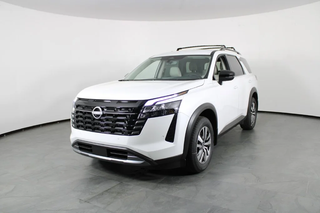 New 2026 Everest White Pearl TriCoat Nissan SL image 2