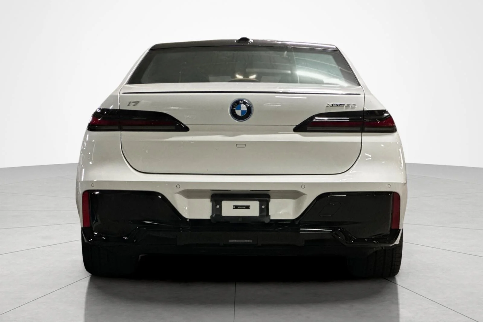 New 2026 Alpine White BMW xDrive60 image 4