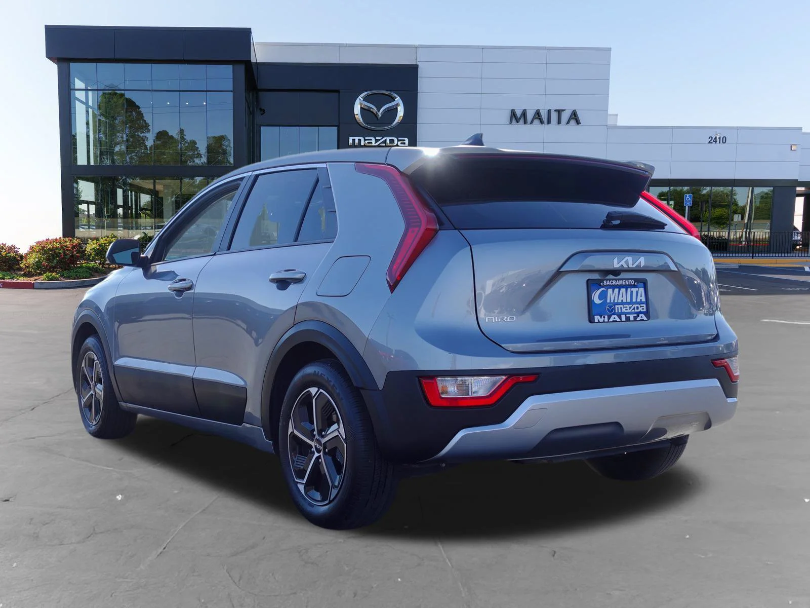 Used 2025 Steel Gray Kia LX image 5