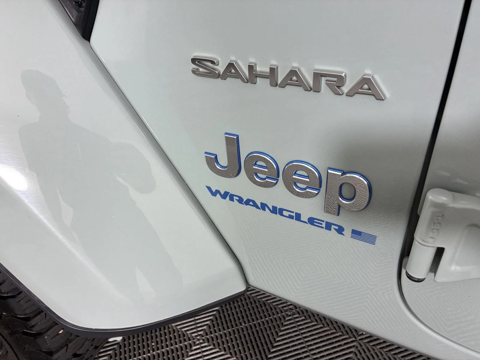 Used 2024 Earl Clearcoat Jeep Sahara image 12