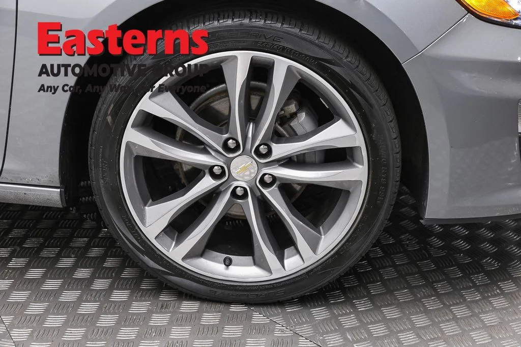 Used 2024 Gray Chevrolet LT image 33