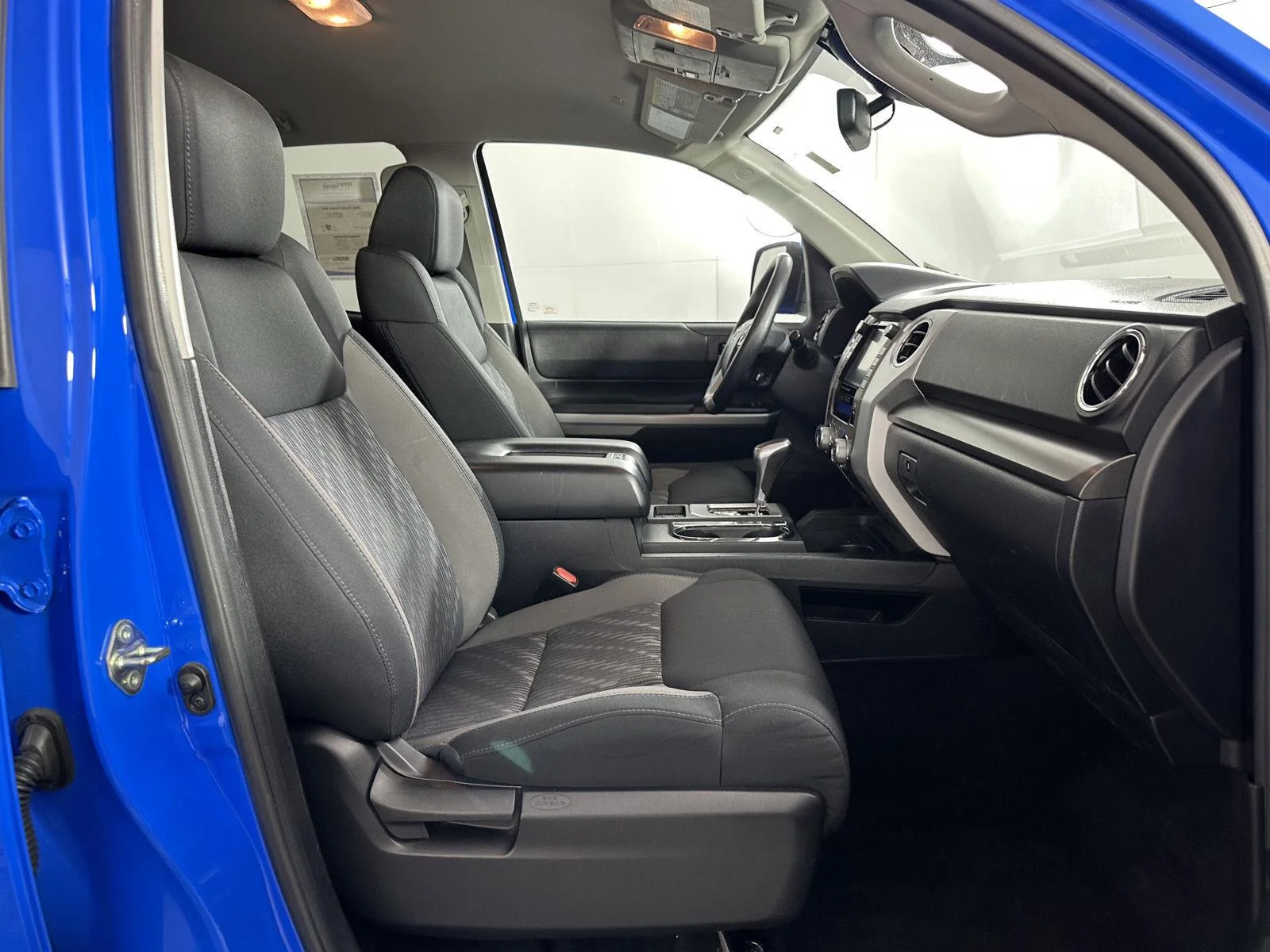 Used 2020 Voodoo Blue Toyota SR5 image 28