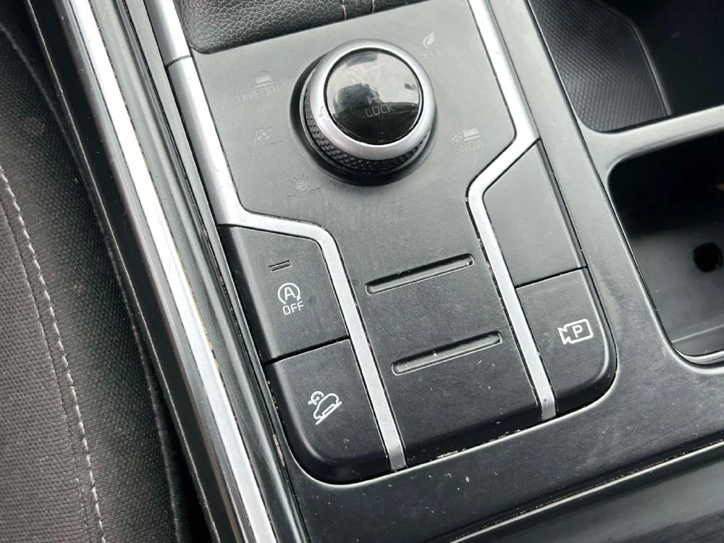 Used 2023 Black Kia LX image 31
