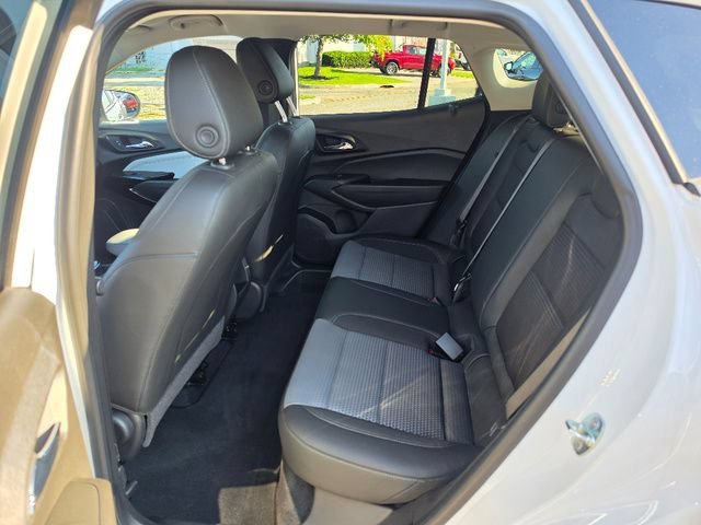 Used 2024 Summit White Chevrolet LT image 31
