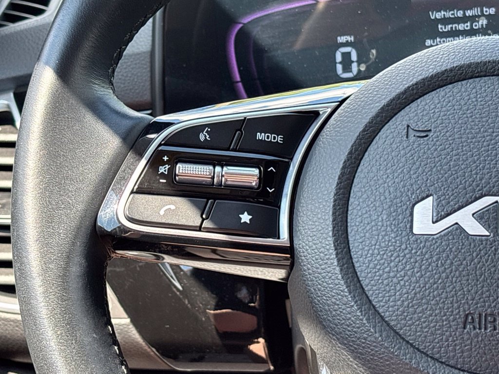 Used 2025 Orange Kia S image 18