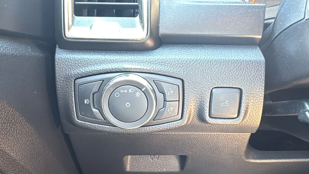 Used 2022 Cyber Orange Metallic Tricoat Ford XLT image 18