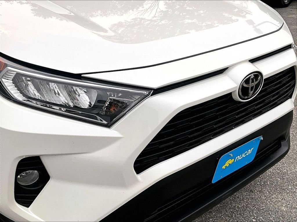 Used 2021 White Toyota XLE Premium image 32