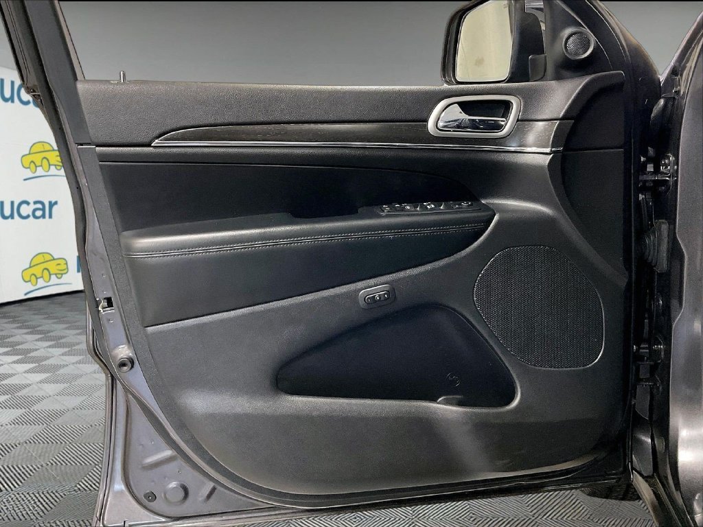 Used 2018 Gray Jeep Limited image 9