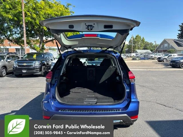 Used 2017 Caspian Blue Nissan  image 28