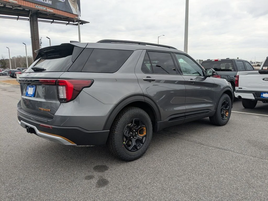 New 2026 Carbonized Gray Metallic Ford Tremor image 4