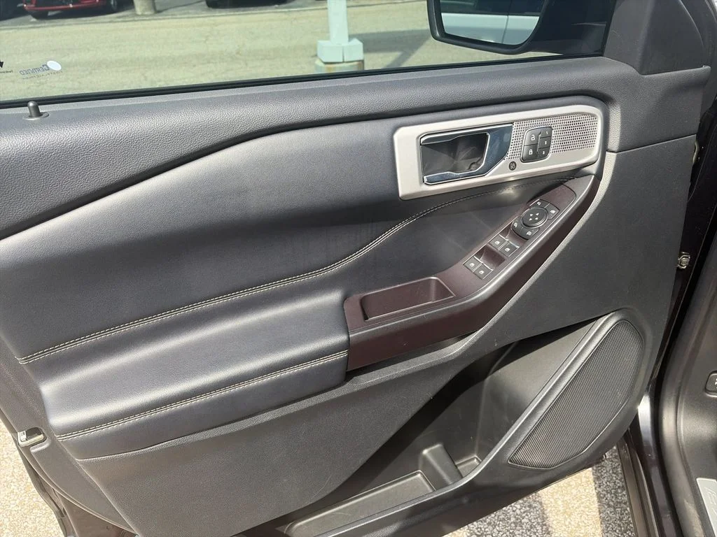 Used 2020 Black Ford Limited image 12