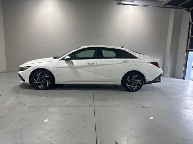 Used 2025 White Hyundai Limited image 10