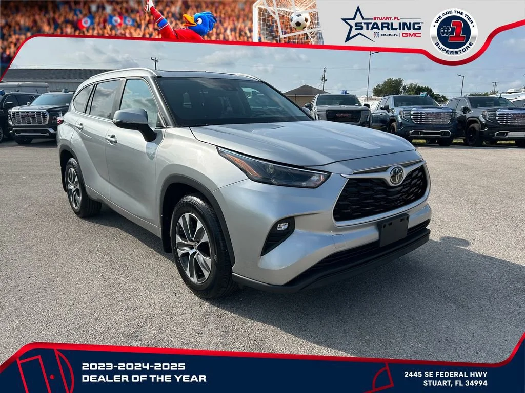 Used 2023 Silver Toyota XLE image 3