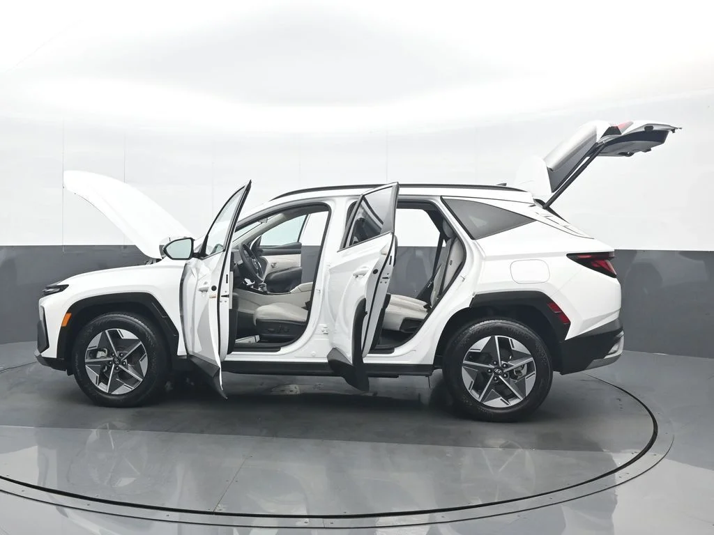 Used 2025 White Hyundai SEL image 37