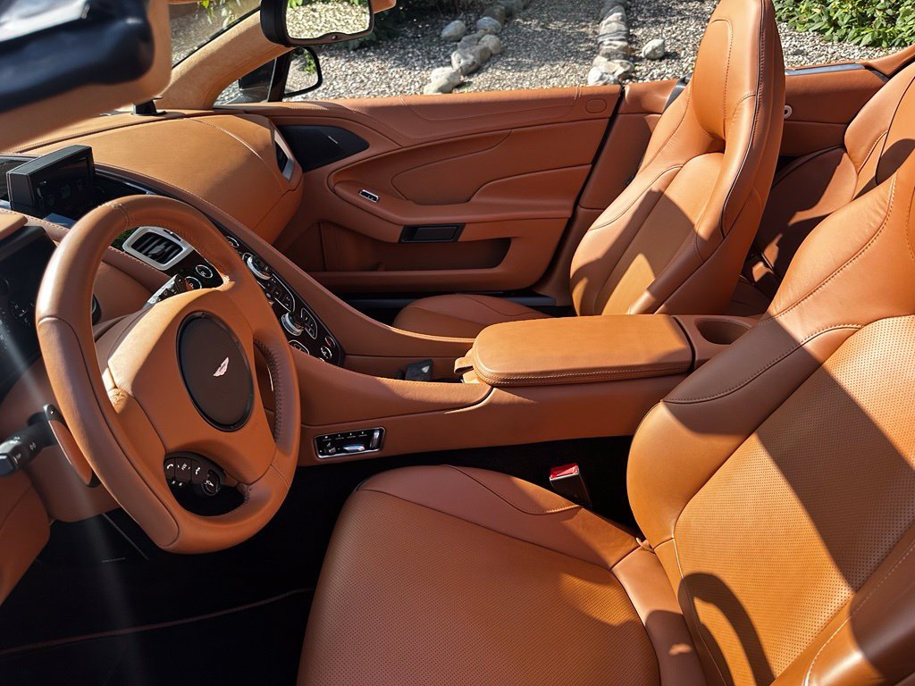 Used 2018 Black Aston Martin Volante image 15