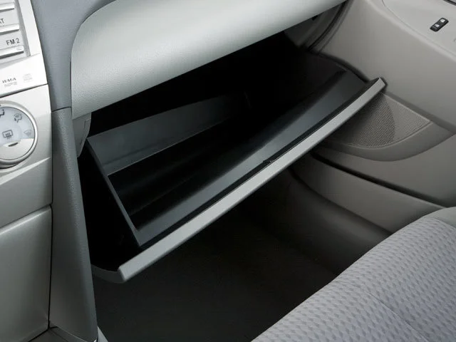 Used 2010 Silver Toyota LE image 16