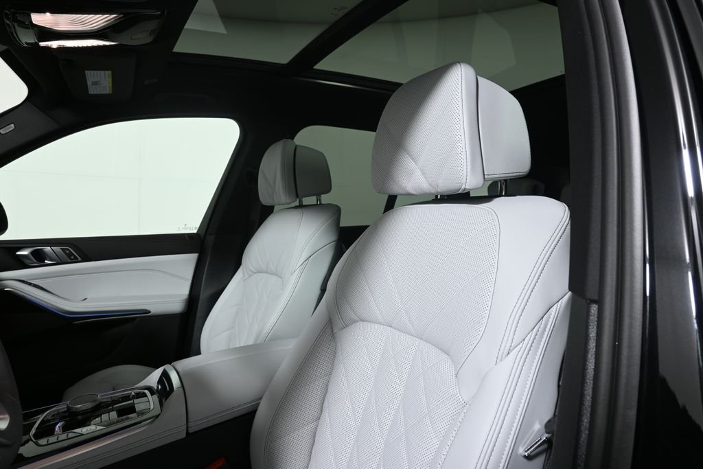 New 2026 Black Sapphire Metallic BMW xDrive50e image 15