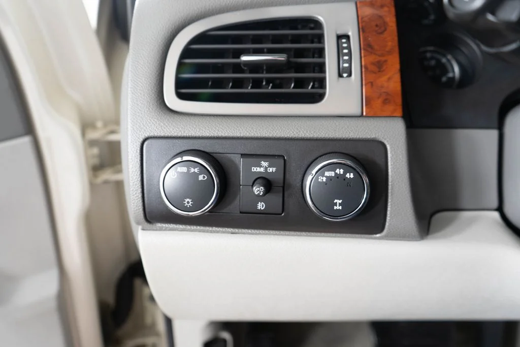 Used 2013 White Chevrolet LTZ image 21