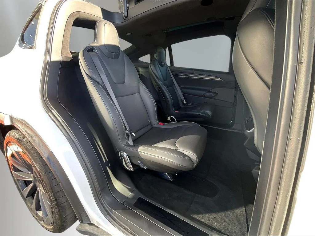 Used 2022  Tesla Plaid image 25