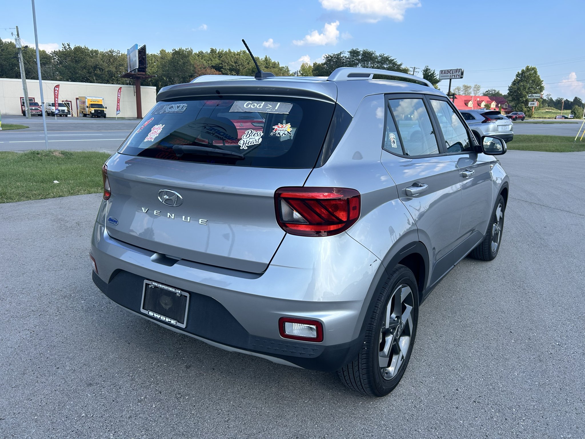 Used 2024 Silver Hyundai  image 6