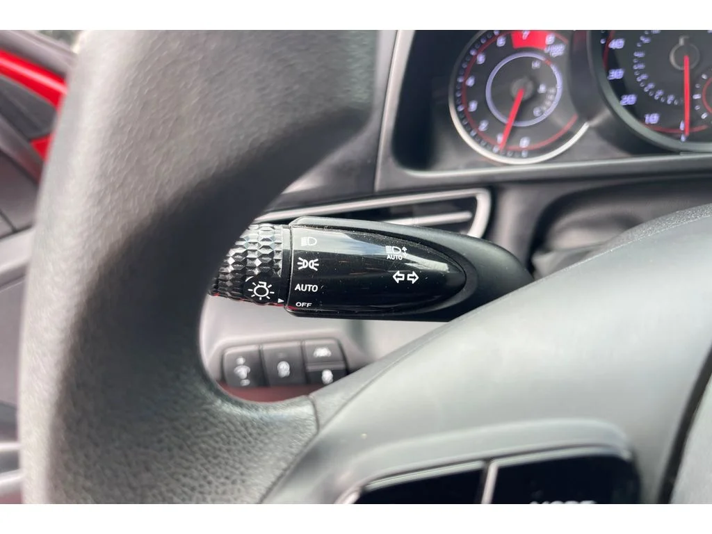 Used 2021 Calypso Red Hyundai SE image 32