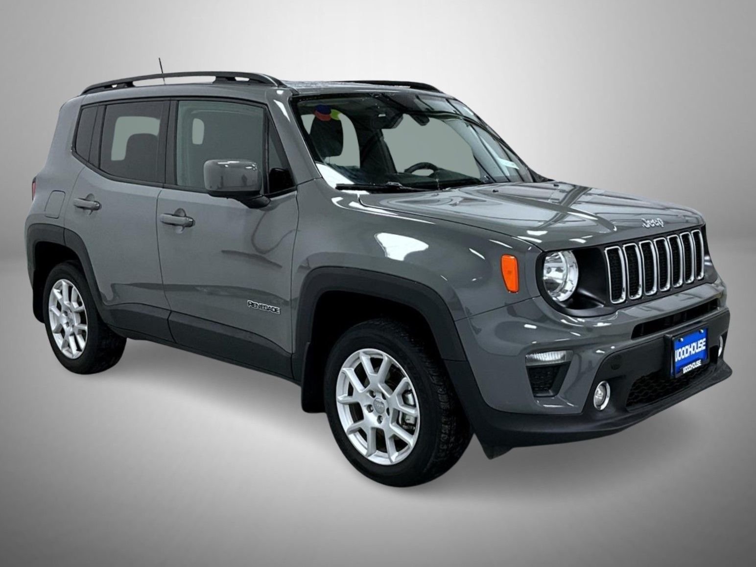 Used 2021 Gray Jeep Latitude image 3