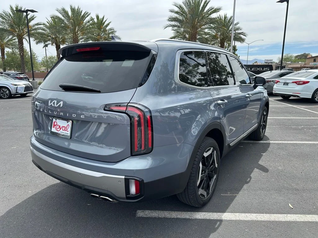 Used 2025 Silver Kia EX image 28
