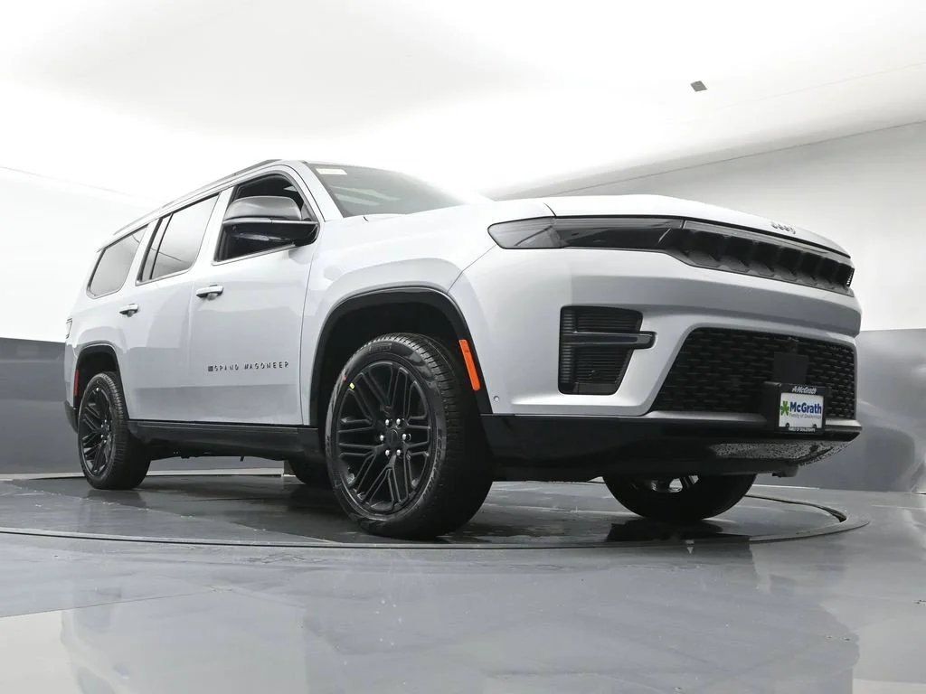 New 2026 Silver Jeep Limited Reserve image 30