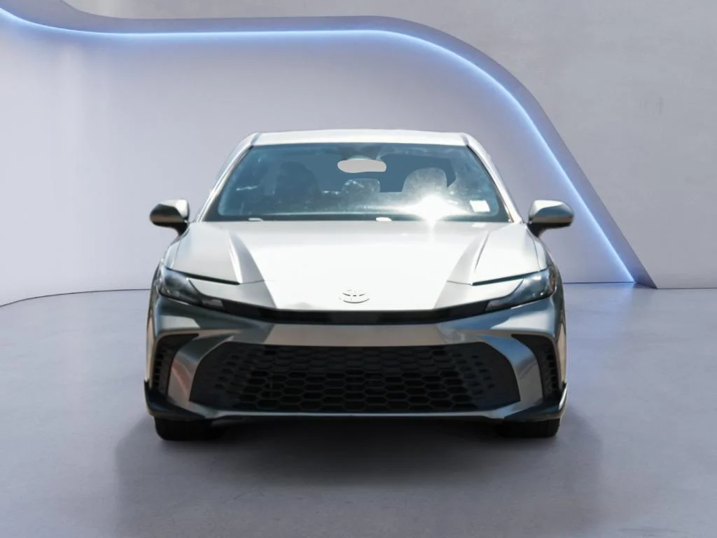 Used 2025  Toyota SE image 2