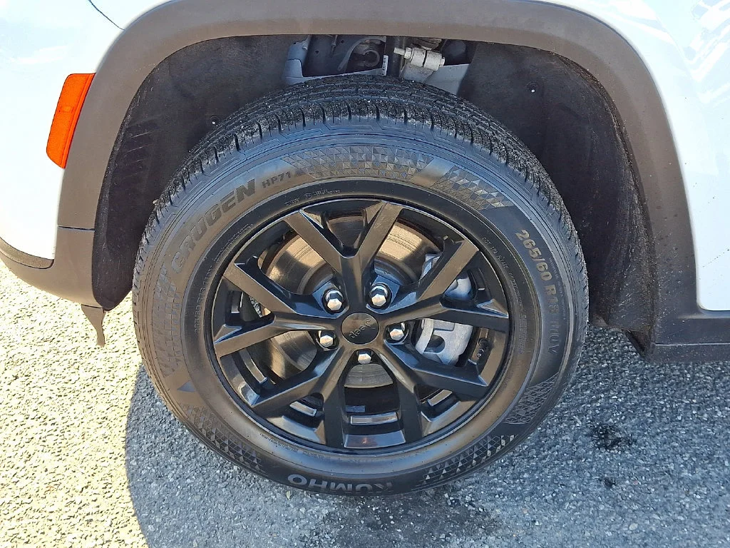 Used 2024 Bright White Clearcoat Jeep Altitude image 29