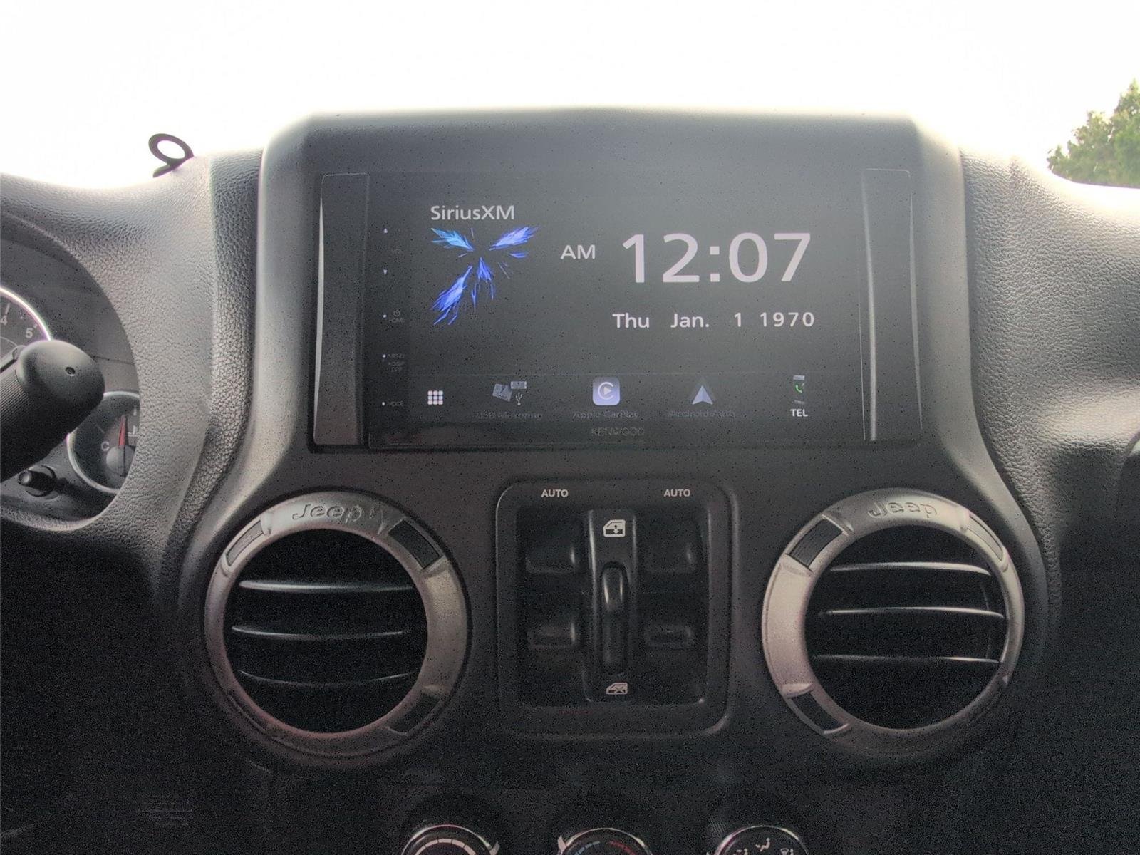 Used 2016 Bright White Clearcoat Jeep Sport image 17