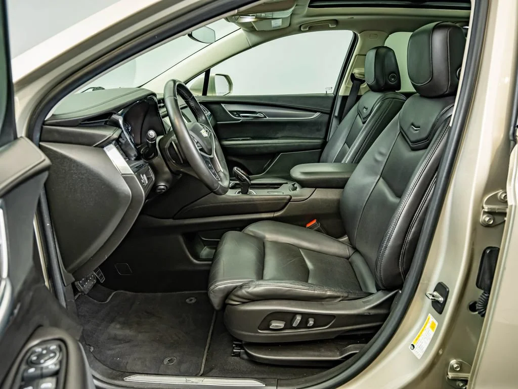 Used 2017 Silver Coast Metallic Cadillac Luxury image 31