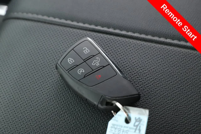 Used 2025 White GMC SLT image 4
