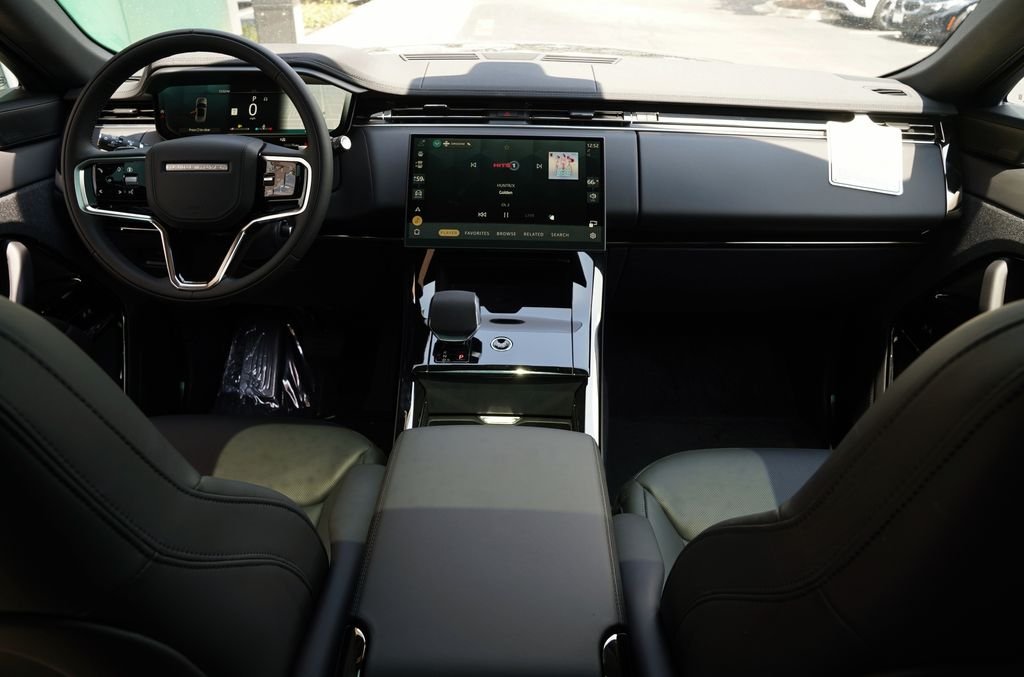 New 2026 Carpathian Grey Land Rover SE image 9