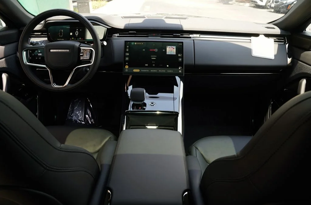 New 2026 Carpathian Grey Land Rover SE image 9