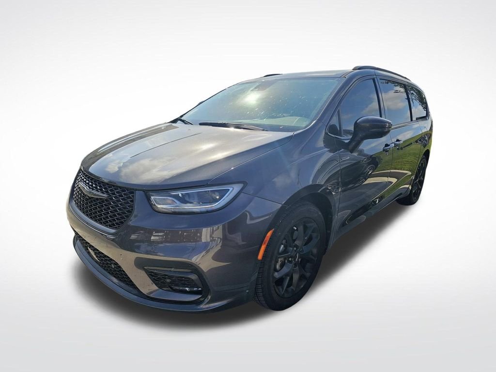 Used 2023 Gray Chrysler Touring L image 10