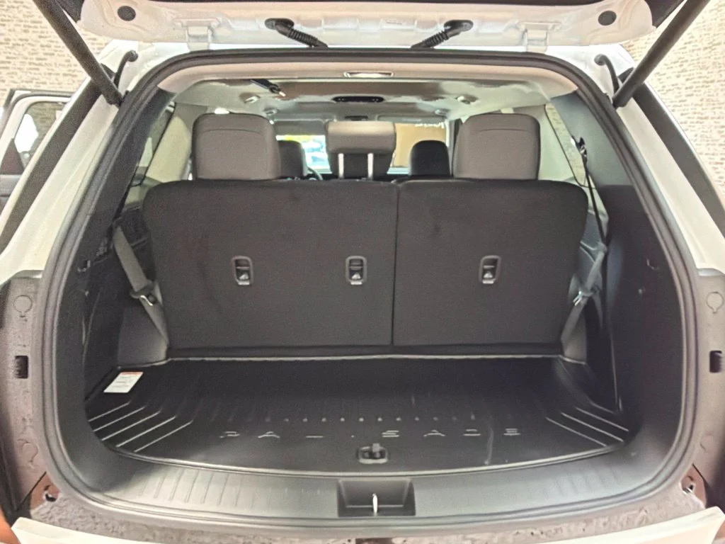 New 2027 Creamy White Pearl Hyundai Limited image 14