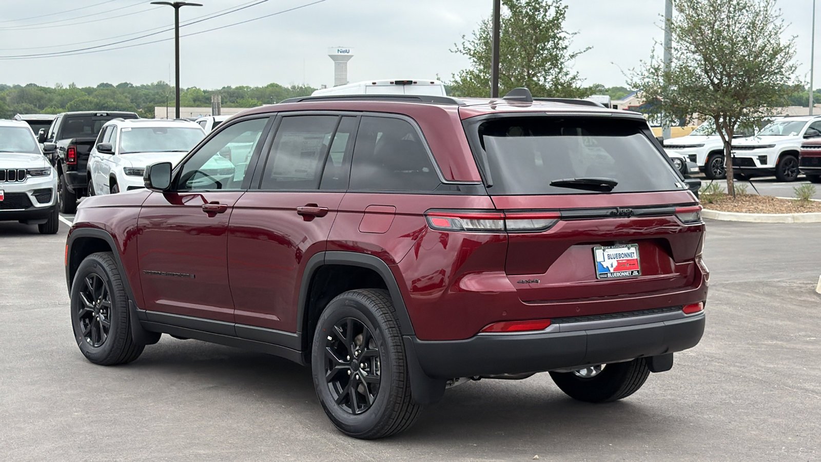 New 2026 Velvet Red Pearl-Coat Exterior Paint Jeep Laredo Altitude image 7
