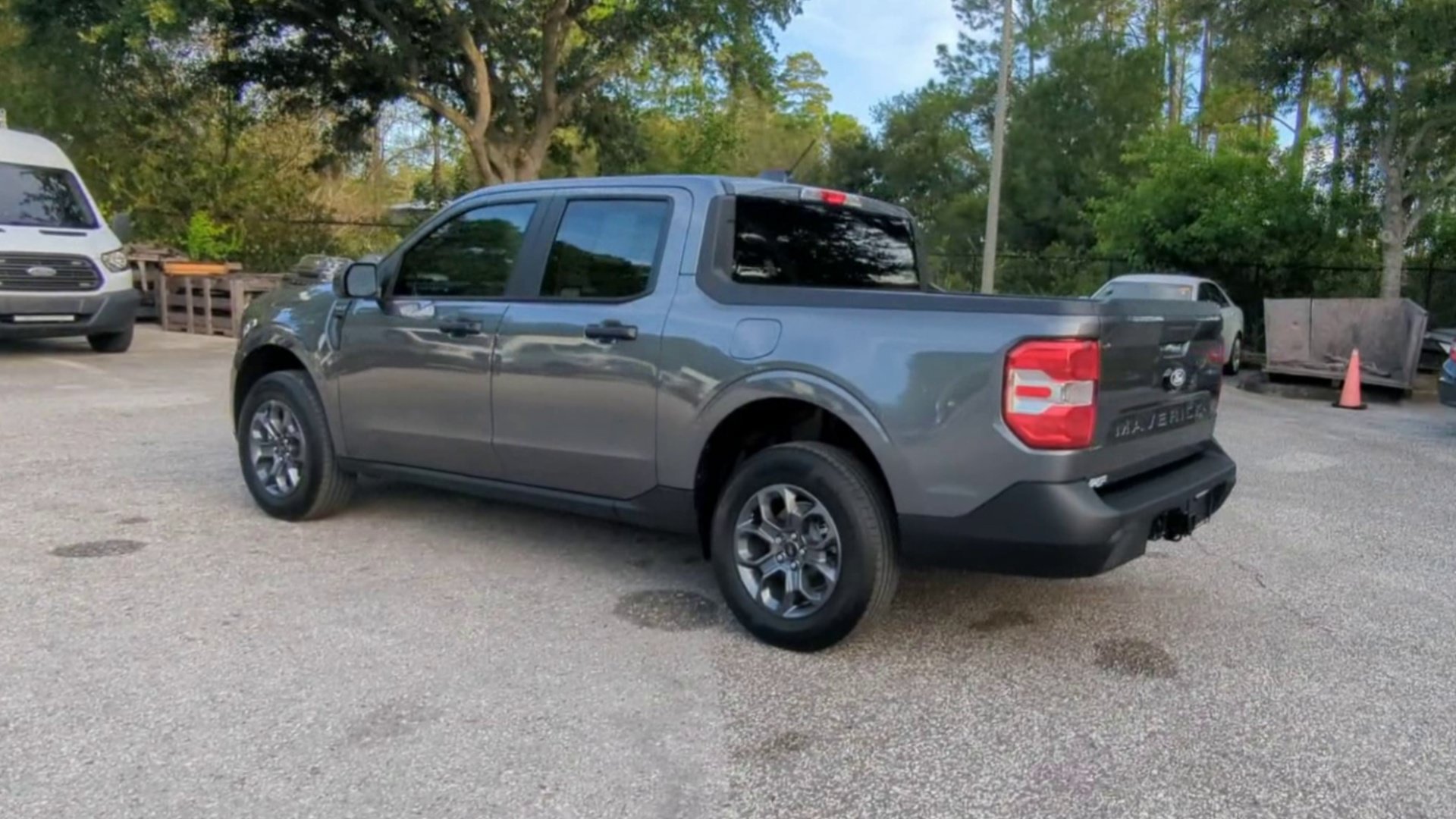 New 2026 Carbonized Gray Metallic Ford XLT image 17