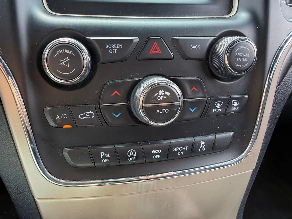 Used 2017 Black Jeep Laredo image 37
