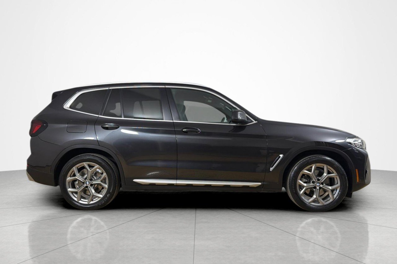 Used 2024 GRAPHITE GREY METALL BMW sDrive30i image 6