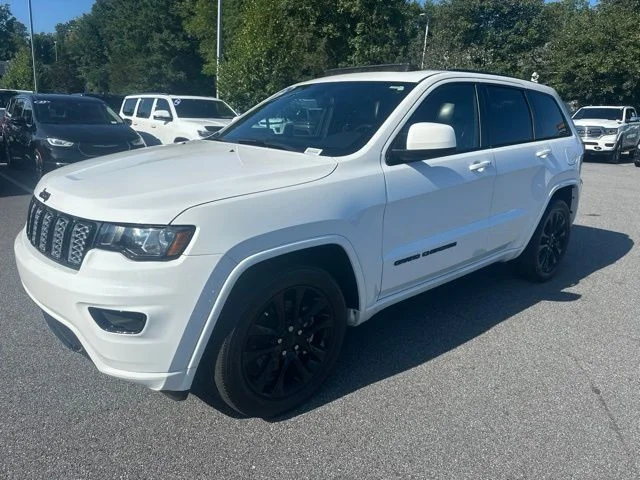 Used 2021 White Jeep Laredo X image 7
