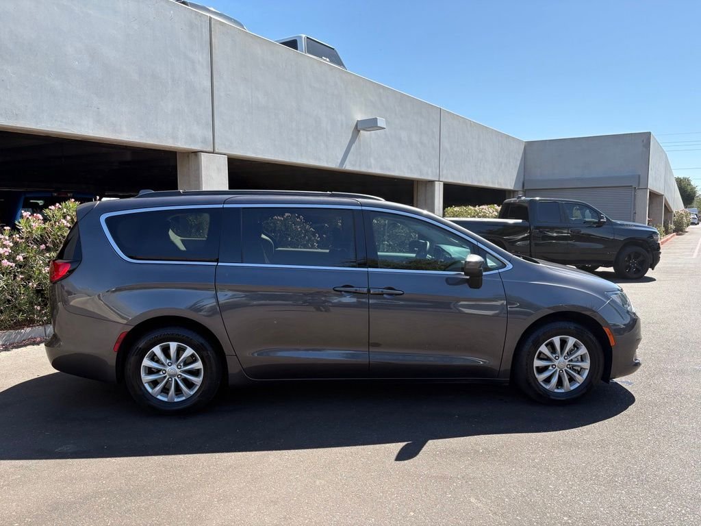 Used 2017 Gray Chrysler Touring image 3
