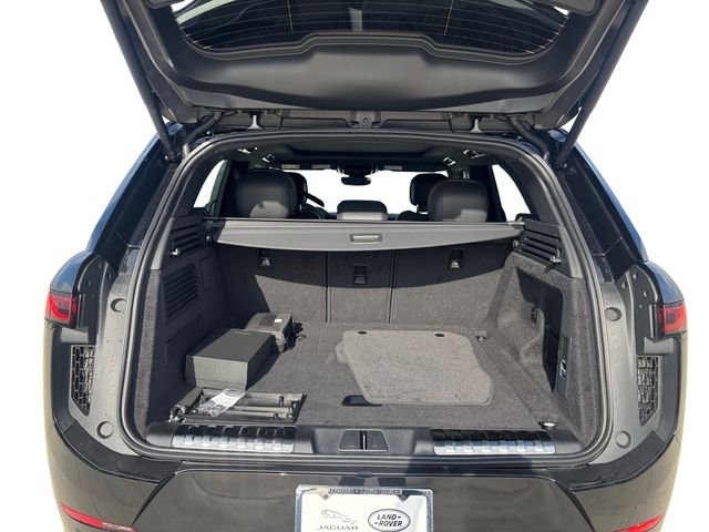 New 2026 Santorini Black Land Rover Dynamic SE image 18