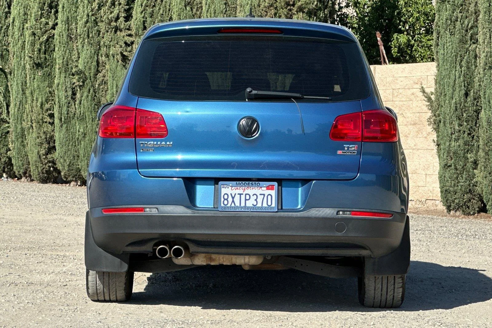 Used 2017 Pacific Blue Metallic Volkswagen SUV image 4