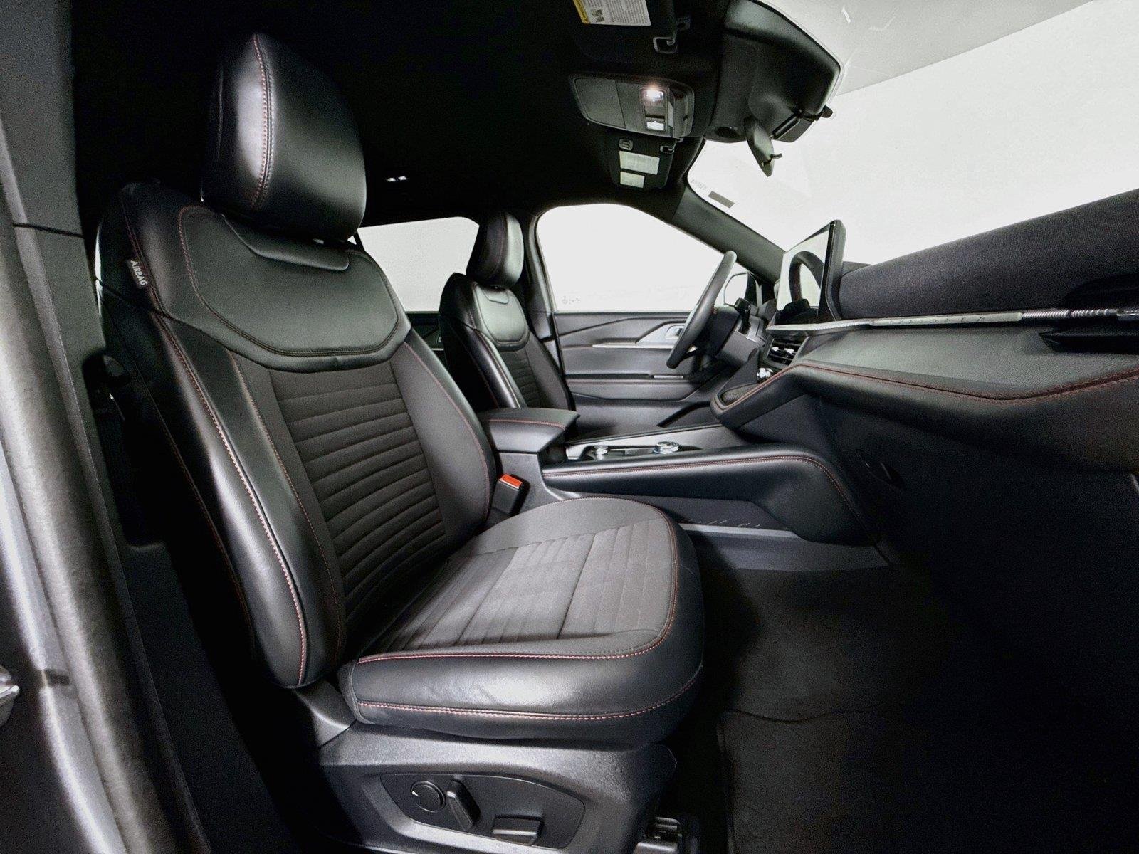 Used 2025 Gray Ford ST-Line image 31