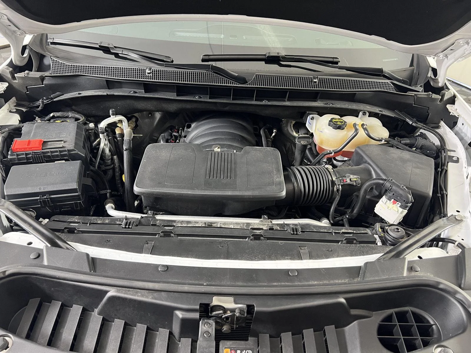 Used 2024 Summit White Chevrolet LS image 31