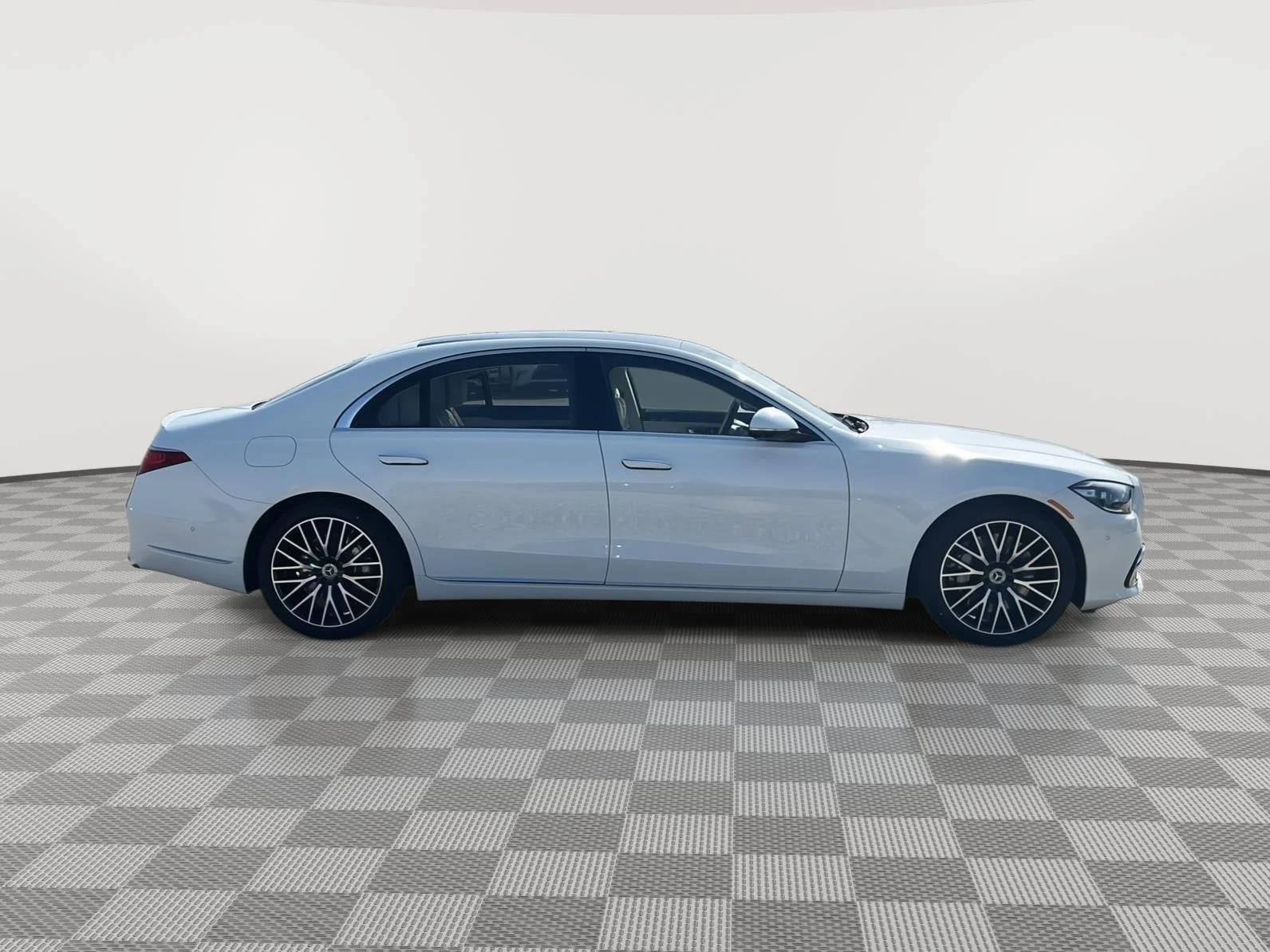 New 2026 MANUFAKTUR Moonlight White Metallic Mercedes-Benz S 580 image 2